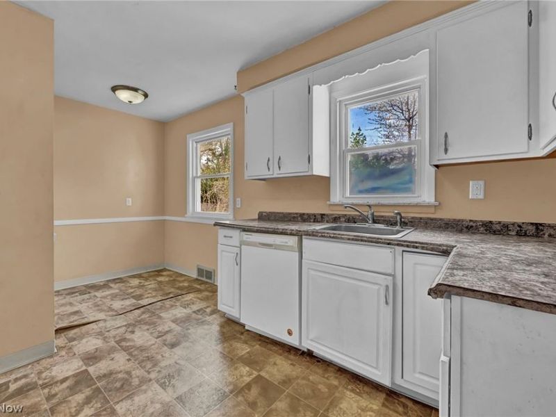 4082 Bexley Boulevard, Cleveland, OH 44121 Photo 12