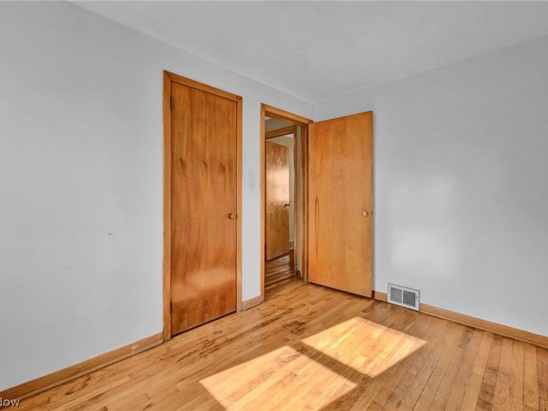 4082 Bexley Boulevard, Cleveland, OH 44121 Photo 24