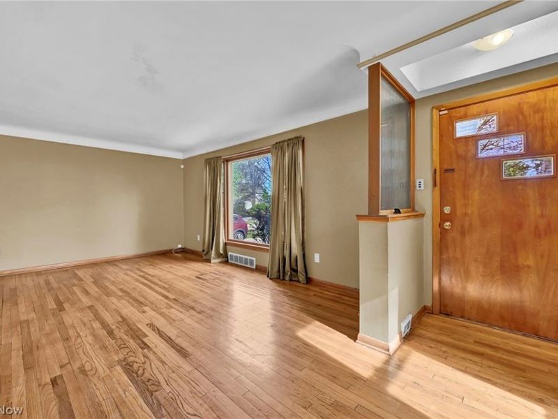 4082 Bexley Boulevard, Cleveland, OH 44121 Photo 4