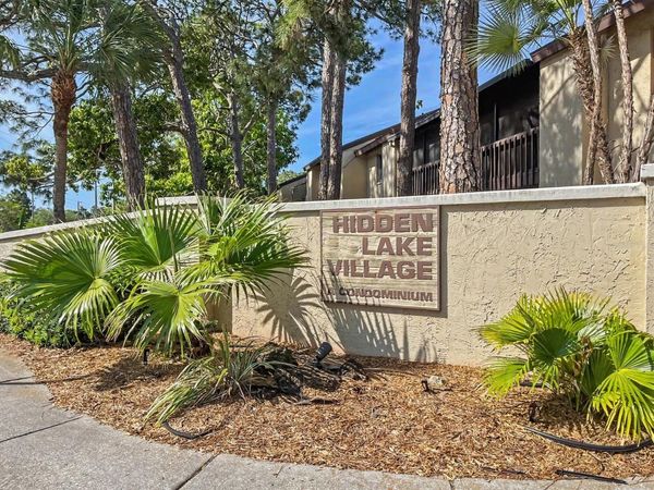 2752 HIDDEN LAKE BOULEVARD , Unit 2752, SARASOTA, FL 34237