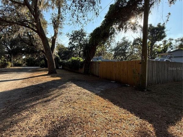 LAKESIDE DRIVE , BRANDON, FL 33510