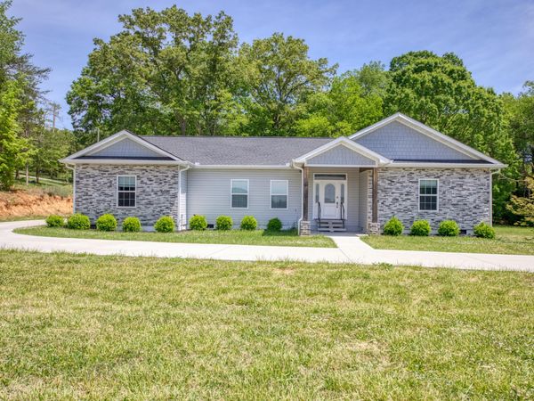 1014 Valley Home Road, Dandridge, TN 37725