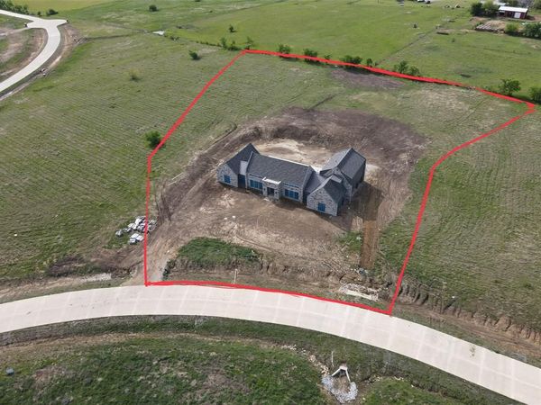 920 Waters Edge , Sanger, TX 76266