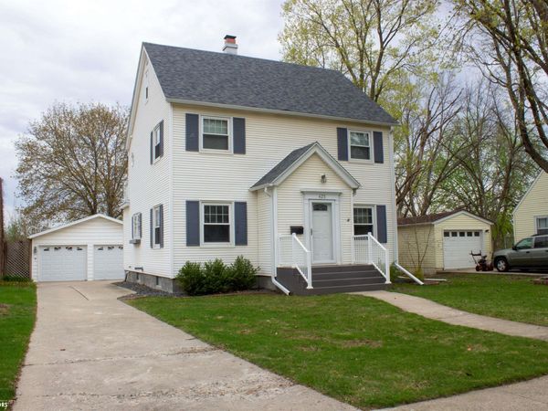 425 S 4Th Street, Forest City, IA 50436