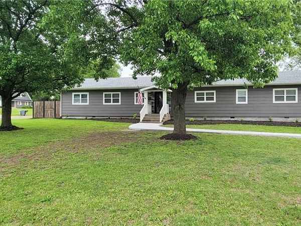 733 N Elm Street, Iola, KS 66749