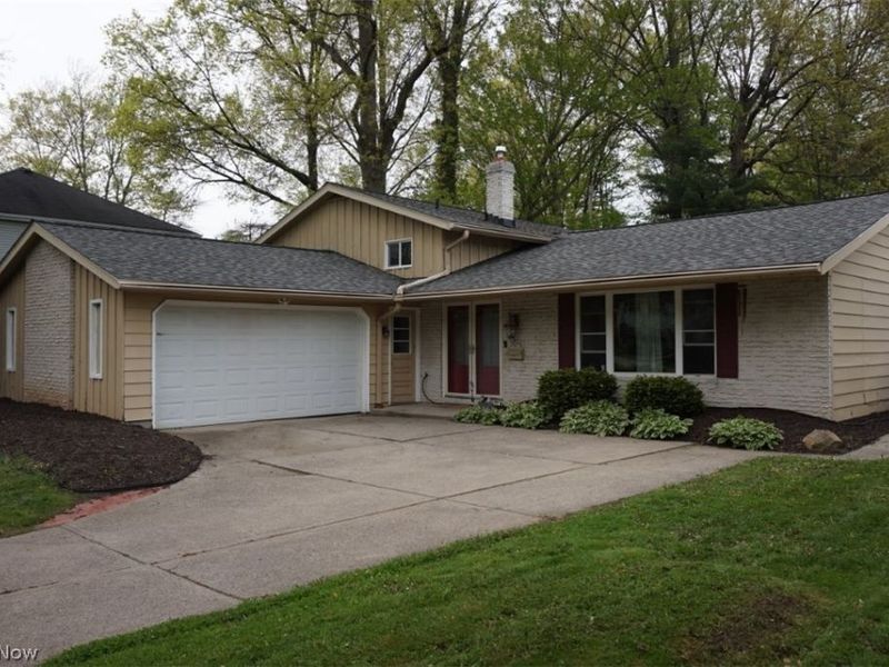 28096 Edgepark Drive, North Olmsted, OH 44070 Photo 1