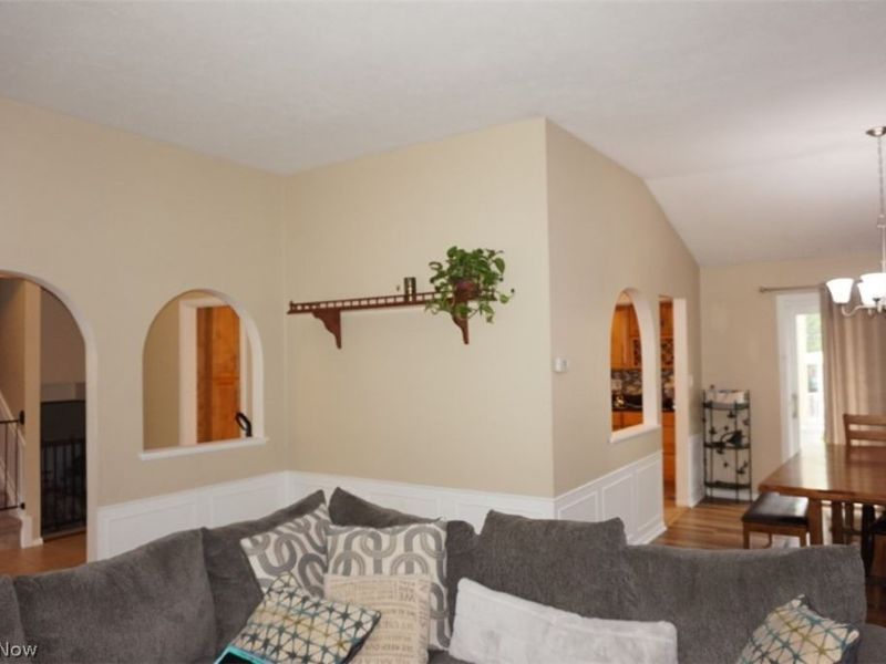 28096 Edgepark Drive, North Olmsted, OH 44070 Photo 10