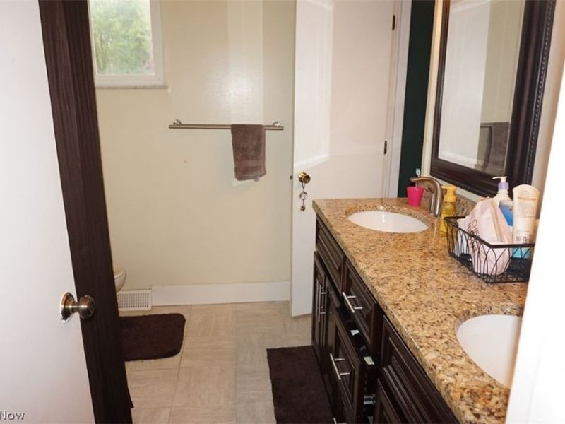 28096 Edgepark Drive, North Olmsted, OH 44070 Photo 11