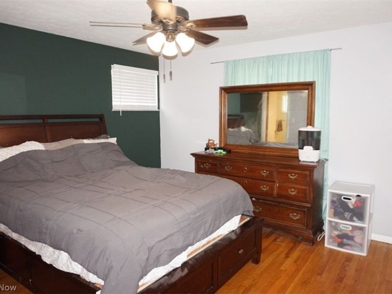 28096 Edgepark Drive, North Olmsted, OH 44070 Photo 12