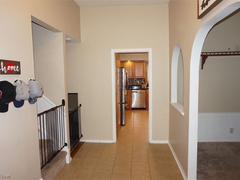 28096 Edgepark Drive, North Olmsted, OH 44070 Photo 2