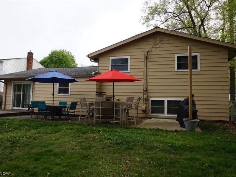 28096 Edgepark Drive, North Olmsted, OH 44070 Photo 24