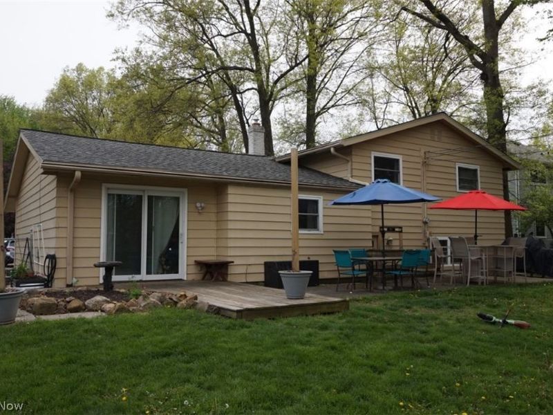 28096 Edgepark Drive, North Olmsted, OH 44070 Photo 25