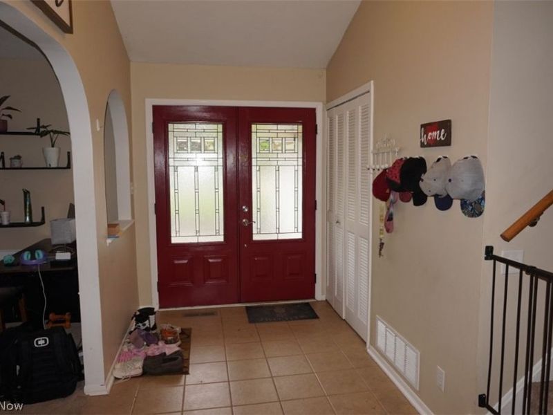 28096 Edgepark Drive, North Olmsted, OH 44070 Photo 3