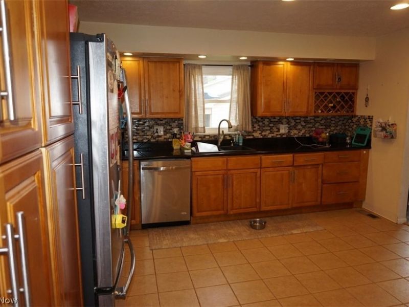 28096 Edgepark Drive, North Olmsted, OH 44070 Photo 4