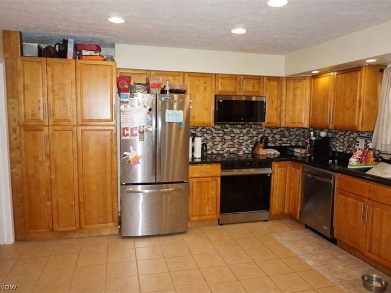 28096 Edgepark Drive, North Olmsted, OH 44070 Photo 5