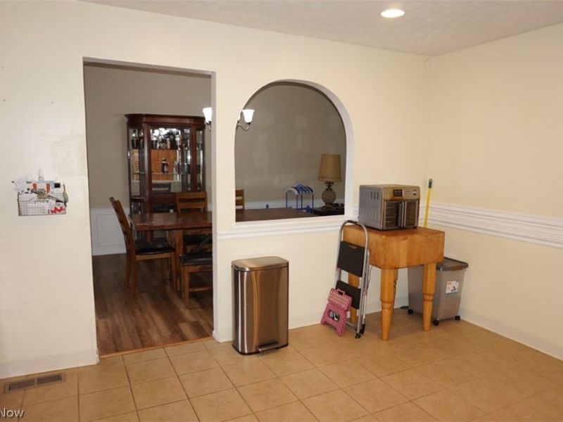 28096 Edgepark Drive, North Olmsted, OH 44070 Photo 6