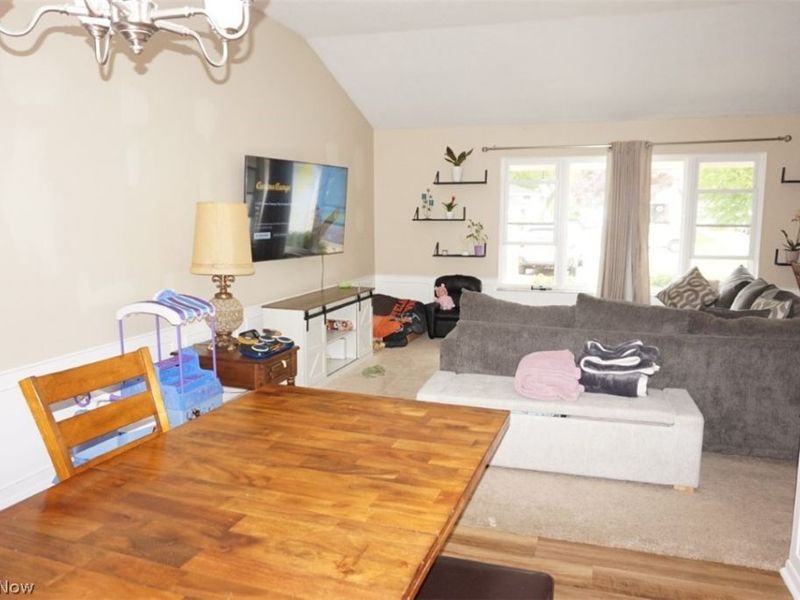 28096 Edgepark Drive, North Olmsted, OH 44070 Photo 8