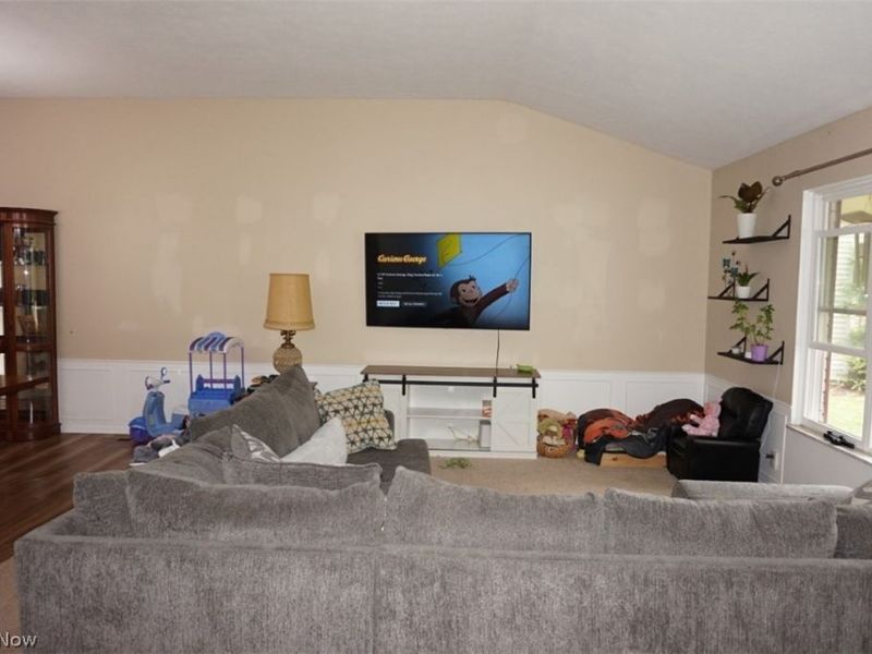 28096 Edgepark Drive, North Olmsted, OH 44070 Photo 9