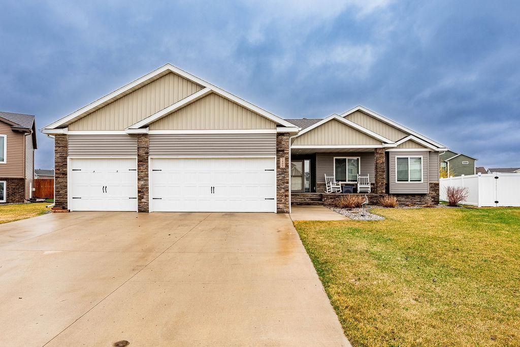 2409 Harbor Lane W primary photo