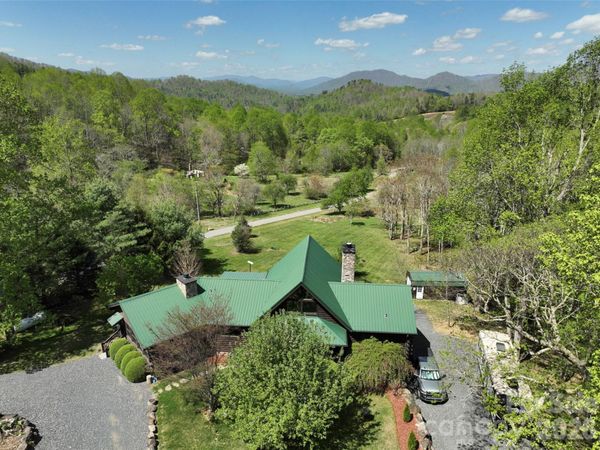 129 Apple Farm Road, Bakersville, NC 28705