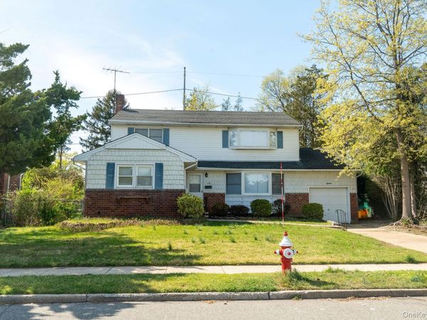 18 Edna Drive, Syosset, NY 11791