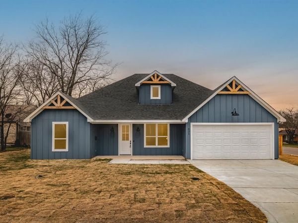 621 Oaklawn Drive, River Oaks, TX 76114