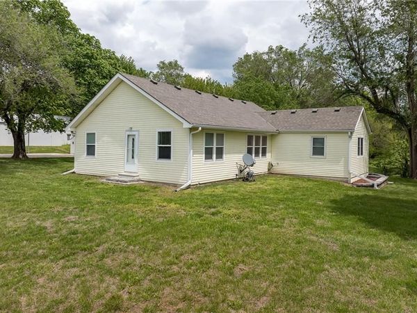 11787 State Route CC Highway, Savannah, MO 64485