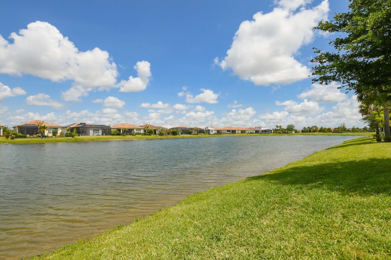 8942 SW Pepoli Way, Port Saint Lucie, FL 34987 Photo