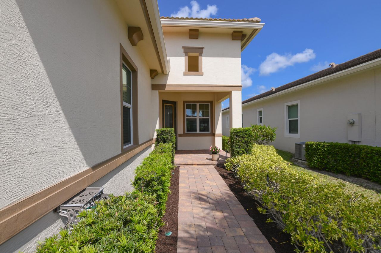 8942 SW Pepoli Way, Port Saint Lucie, FL 34987 Photo