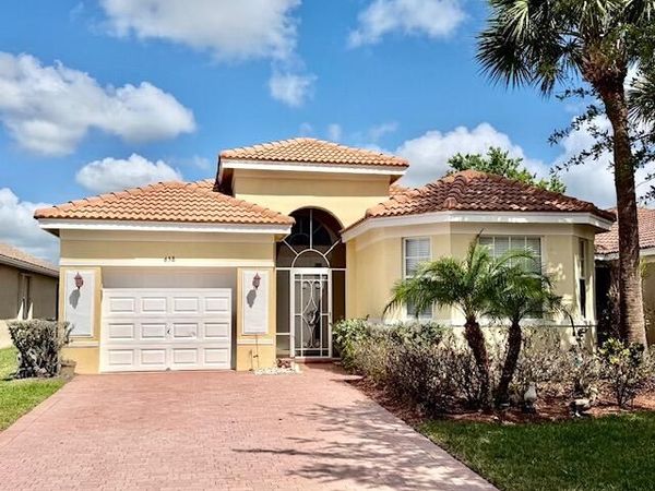 658 NW Stanford Lane, Port St. Lucie, FL 34983