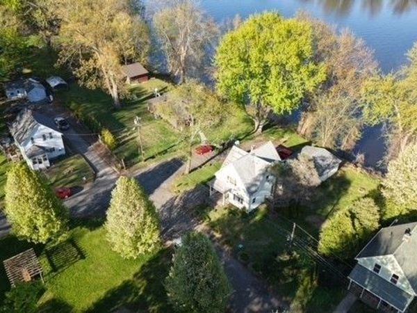 2 Oscar St, Holyoke, MA 01040