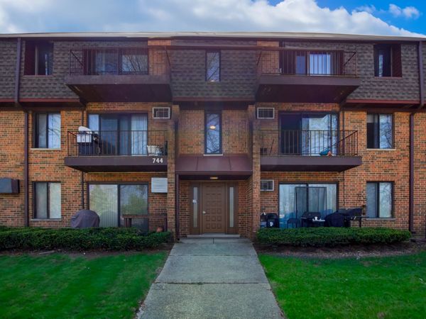 744 N Briar Hill Lane , Unit 5, Addison, IL 60101