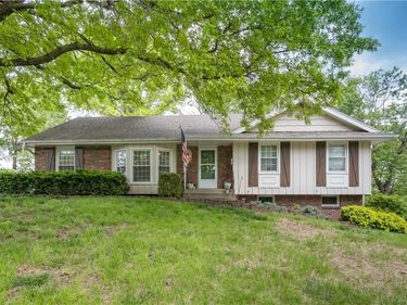 6807 NW Birch Lane, Kansas City, MO 64151