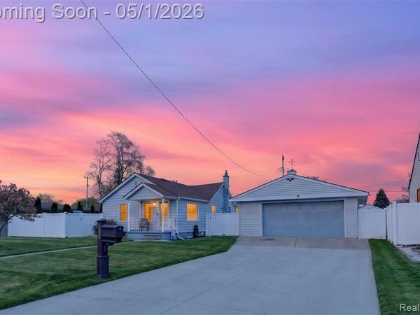 677 Lindbergh Street, Wyandotte, MI 48192
