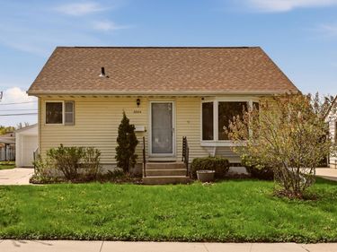 2004 18th Street NW, Rochester, MN 55901