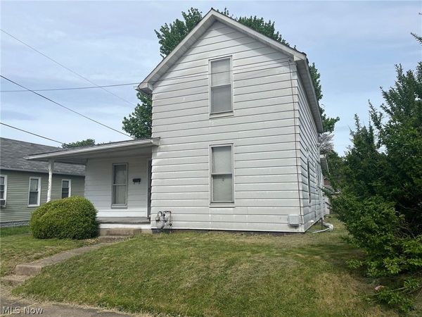 690 John Street , Coshocton, OH 43812