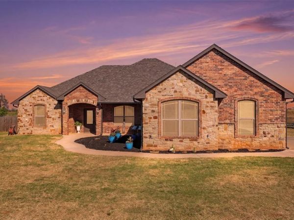 104 E Cool Springs Road, Rush Springs, OK 73082