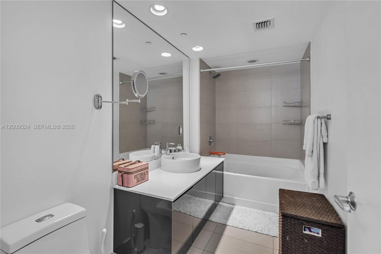 31 SE 6th St , Unit 702, Miami, FL 33131 Photo