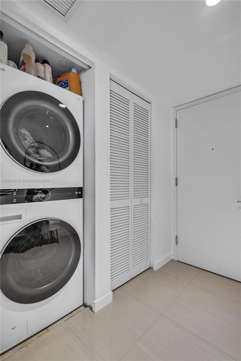 31 SE 6th St , Unit 702, Miami, FL 33131 Photo