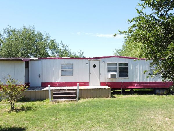 80 San Antonio St, Campbellton, TX 78008