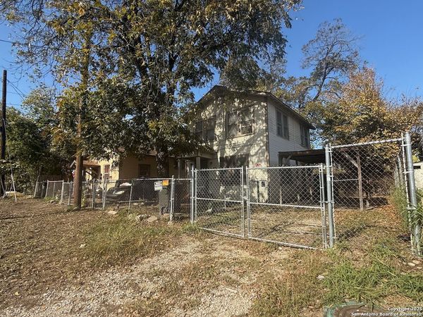 1221 Center, San Antonio, TX 78202