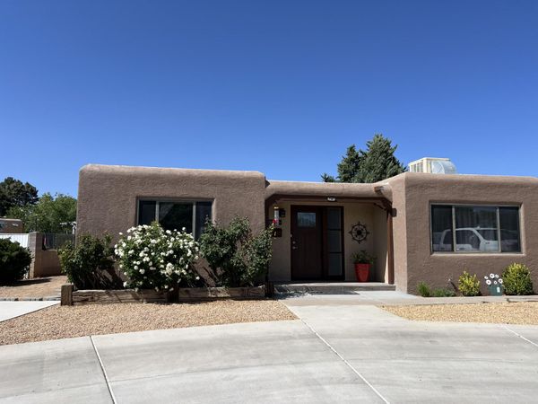 8817 Snowheights Boulevard NE, Albuquerque, NM 87112