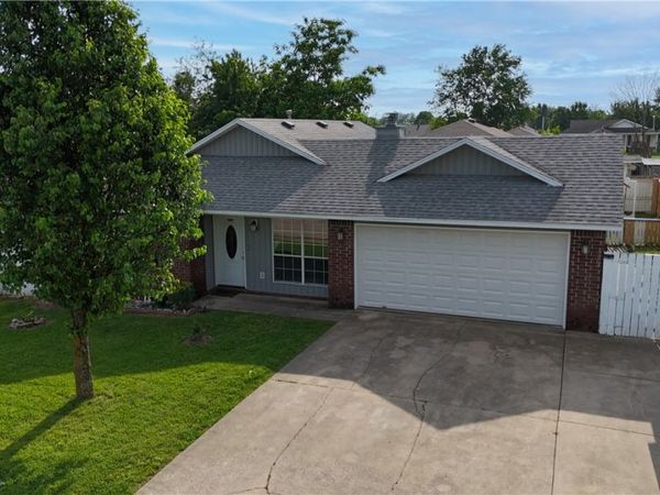 2108 S F Street , Rogers, AR 72758