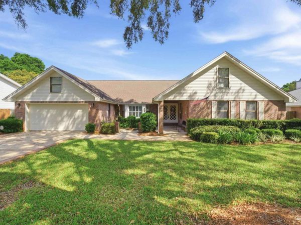 4470 La Mirage Dr, Pensacola, FL 32504