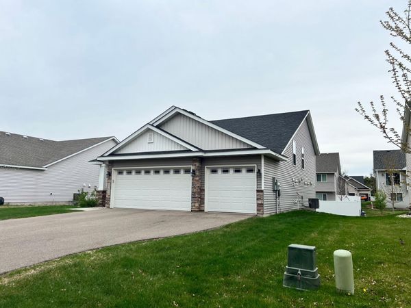 1731 Riverside Drive , Shakopee, MN 55379