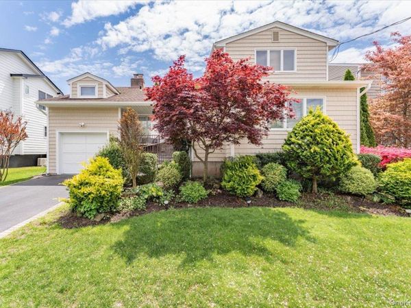 821 Napoleon Street , Woodmere, NY 11598