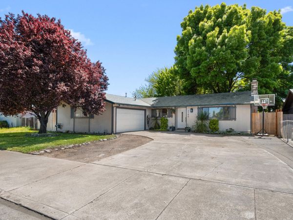 2190 Delta Waters Road, Medford, OR 97504