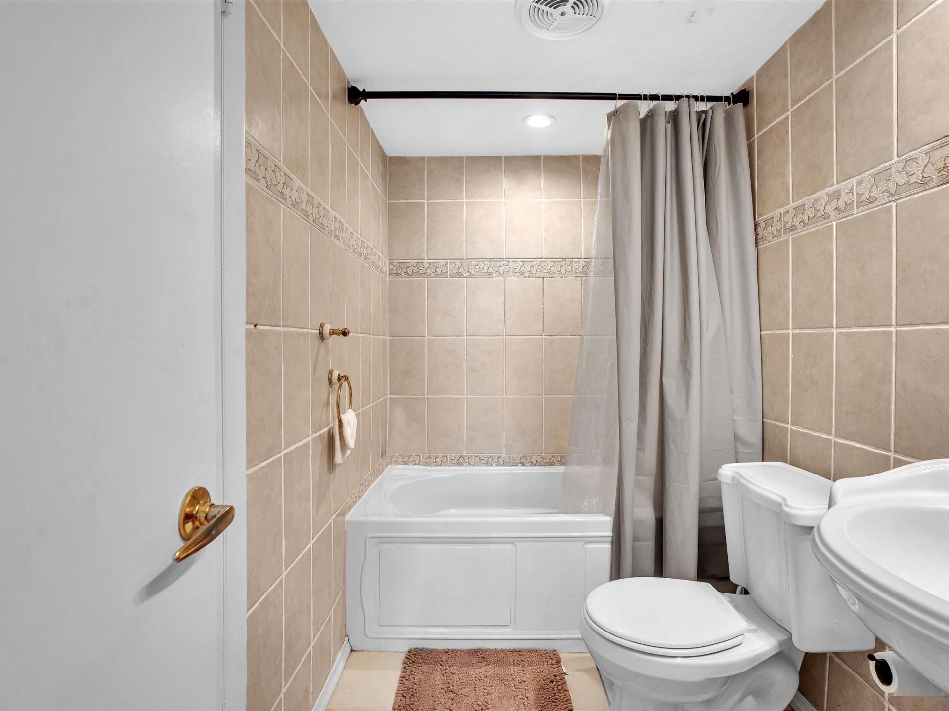 401 Golden Isles Drive, Unit 1007, Hallandale Beach, FL 33009 Photo