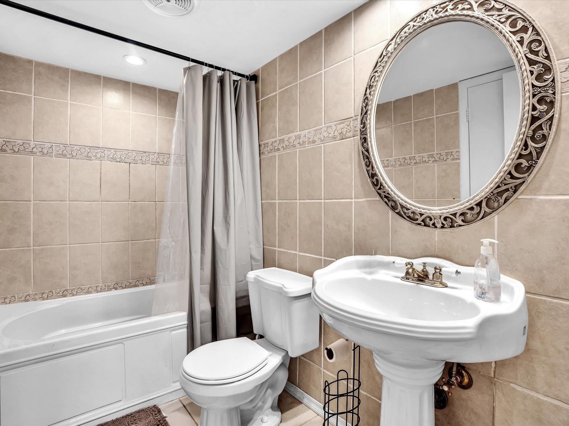 401 Golden Isles Drive, Unit 1007, Hallandale Beach, FL 33009 Photo