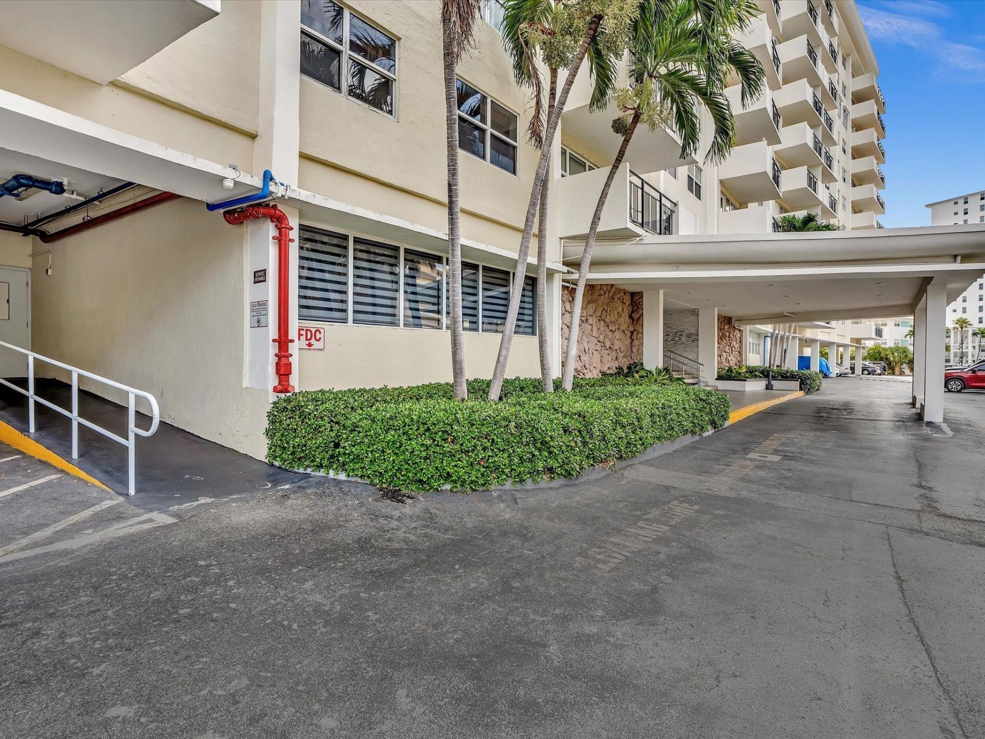 401 Golden Isles Drive, Unit 1007, Hallandale Beach, FL 33009 Photo